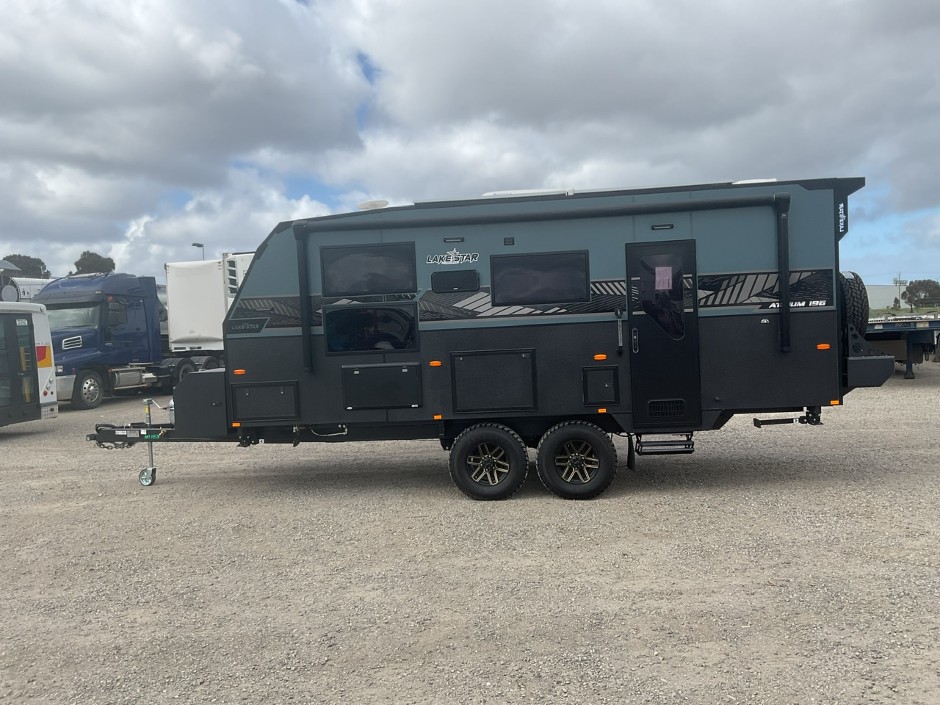 2026 Lake Star Atrium 196 Caravan