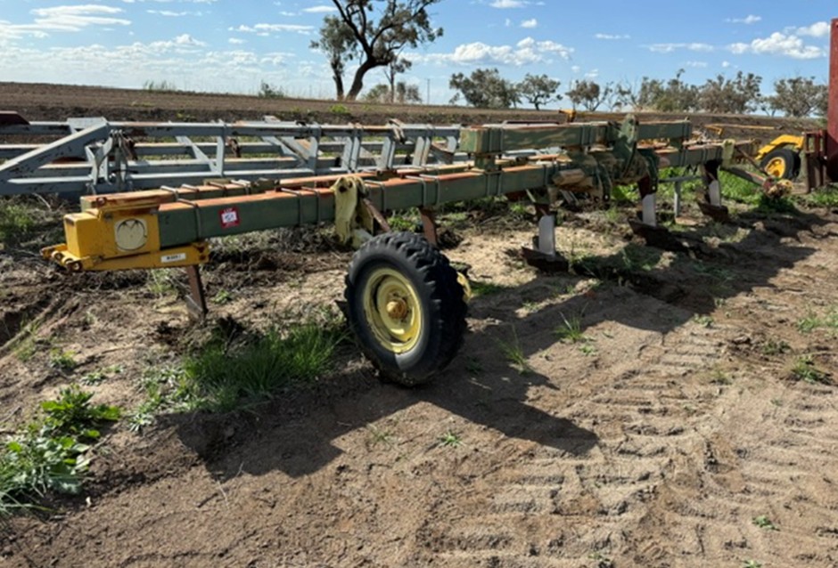 Orthman Farrowing Bar (8 Metre)