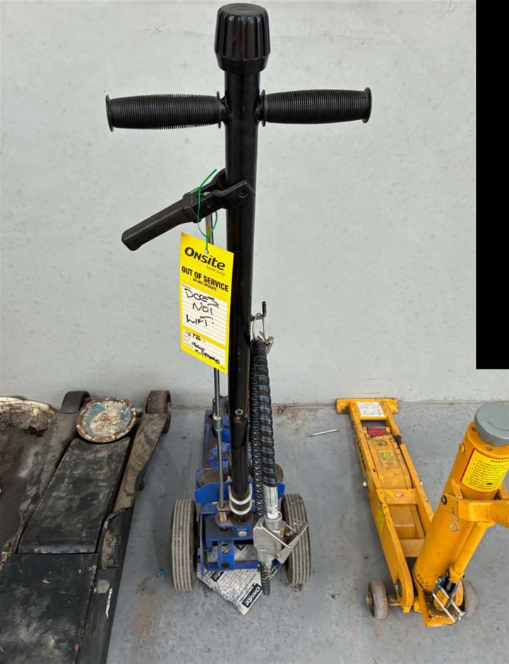 TradeQuip 22t Air/Hydraulic Truck Jack - Pakenham