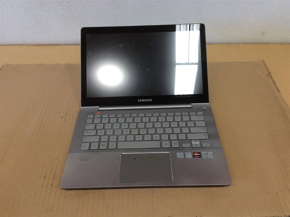 SAMSUNG NP740U3E-S01AU Laptop i5-3337U 4GBRAM 128GB Grey