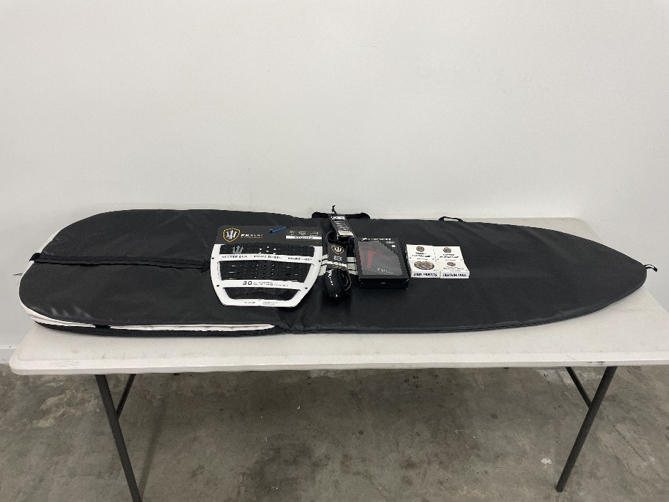 <p>6’0” FCS Surfboard Bag and Accessories</p>