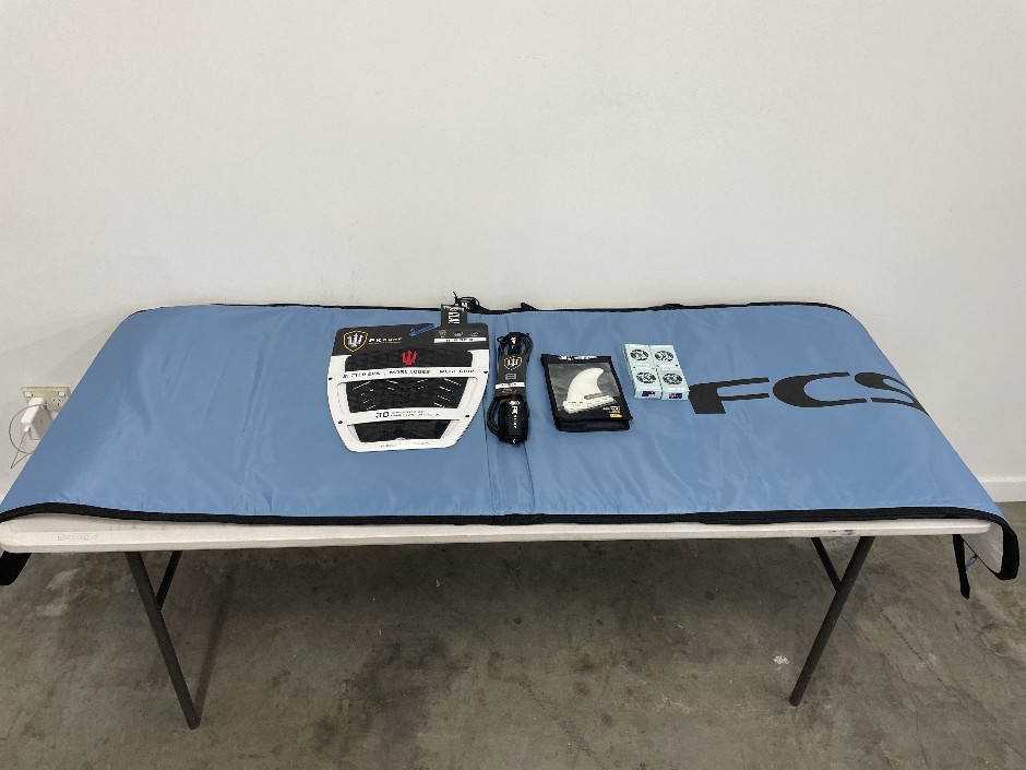 9’8” FCS Surfboard Bag and Accessories