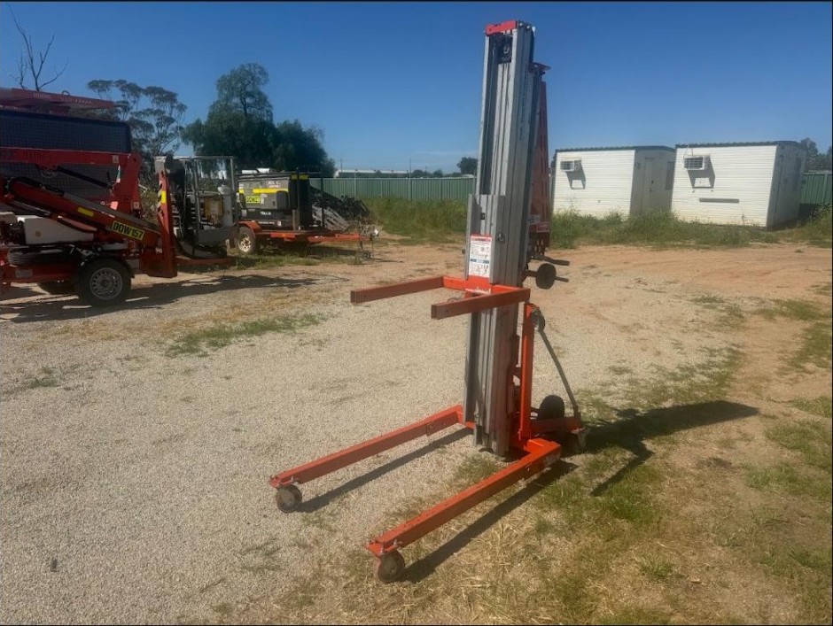 Material Hoist 18 - 24ft **Mildura**