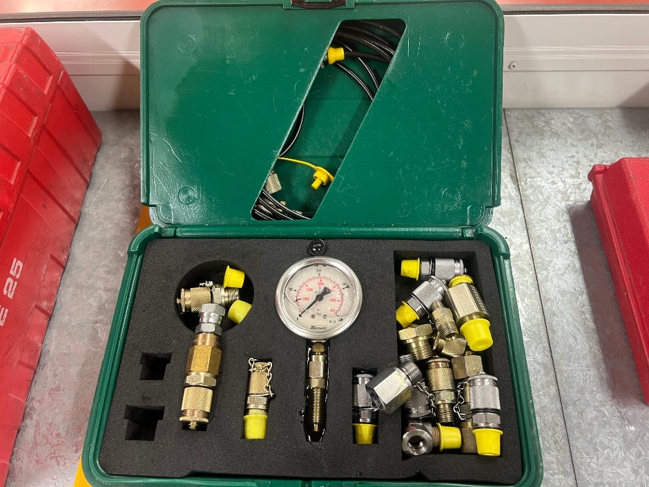 Hydraulic pressure test kit