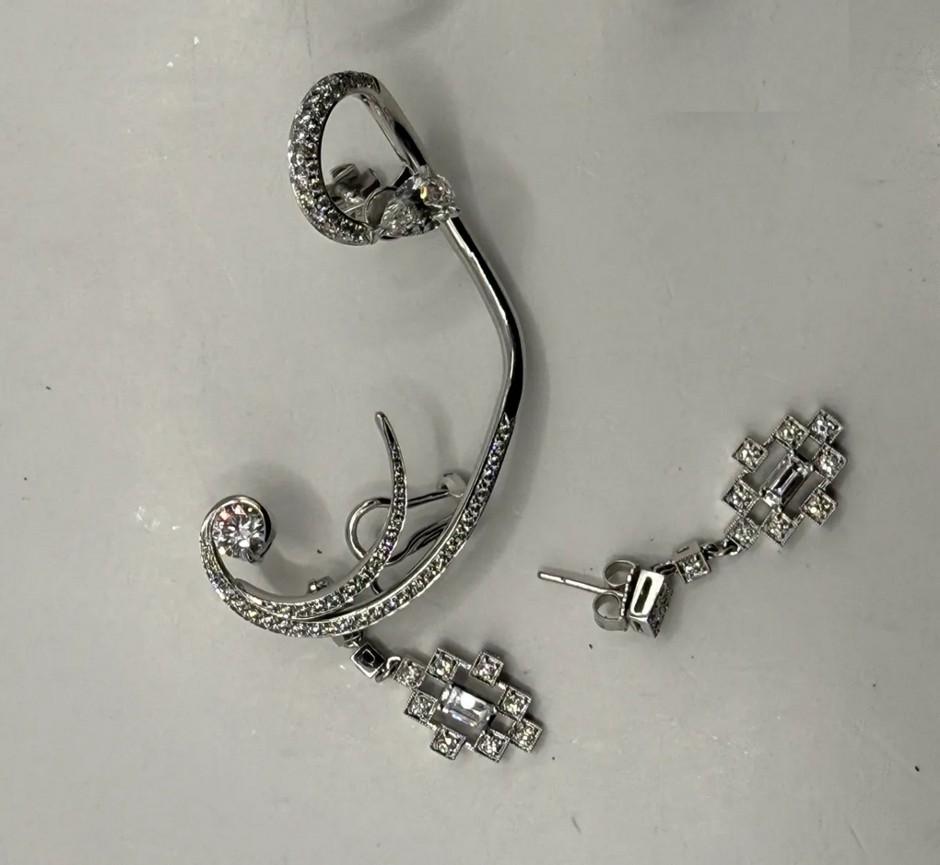 One 18ct White Gold Diamond Ear Cuff
