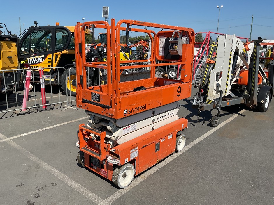 <p>2016 Snorkel S3219E Scissor Lift</p>