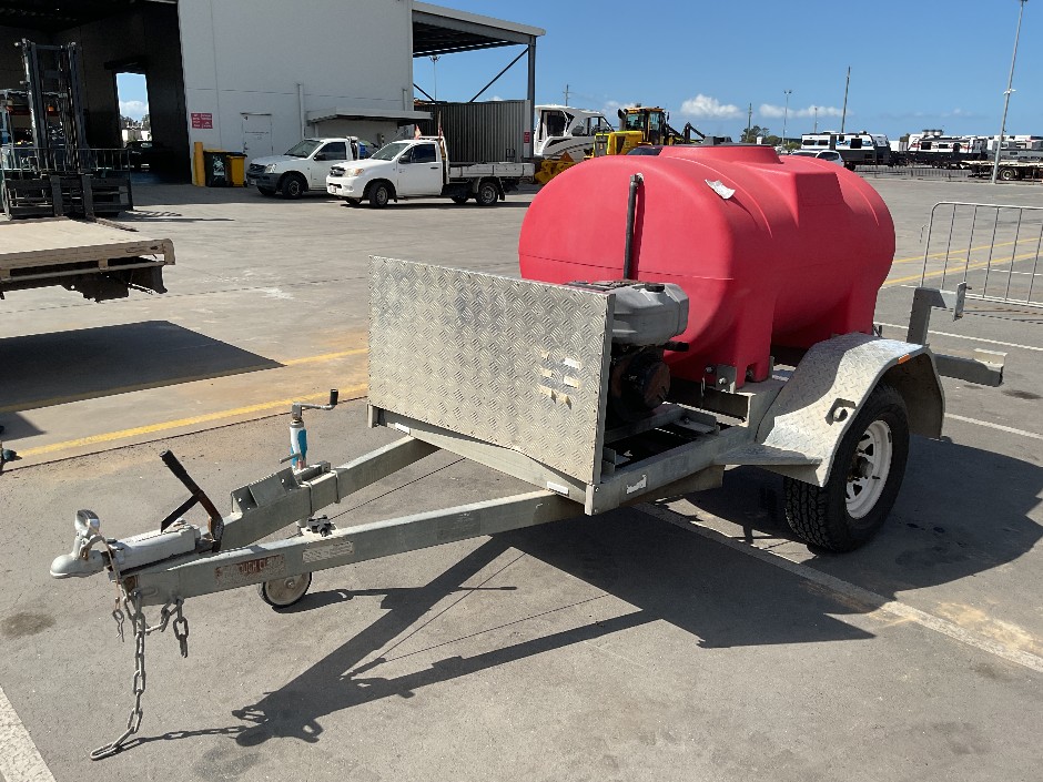 <p>2013 ThoroughClean D10R 36C to 009 Single Axle Pressure Washer</p>