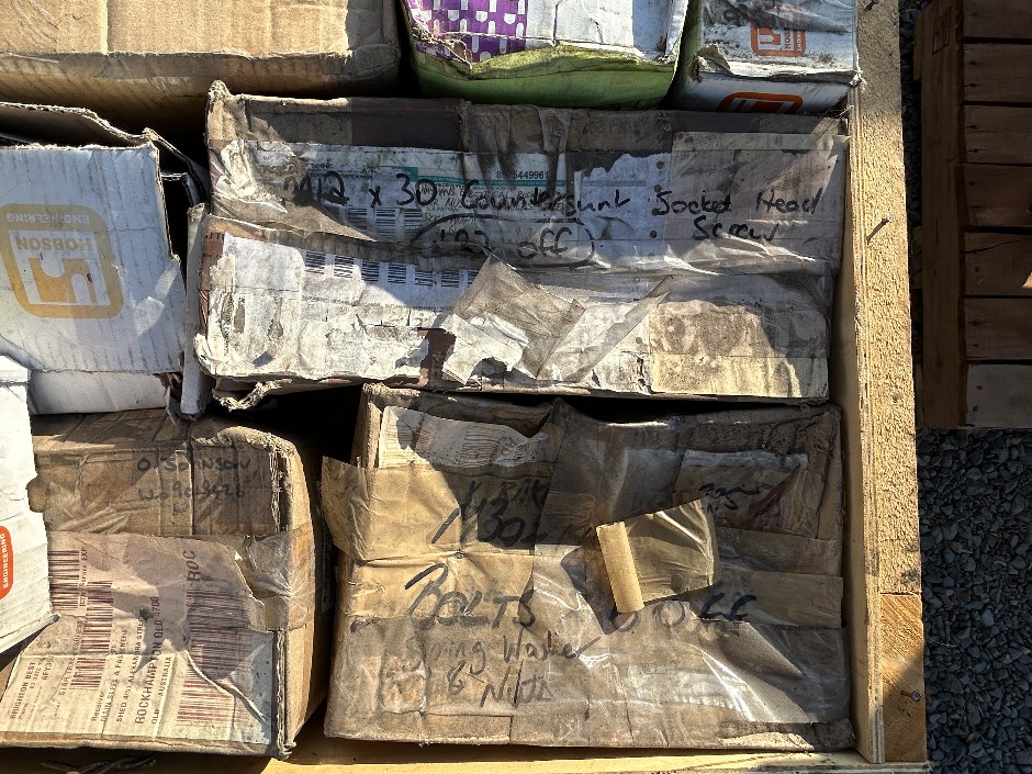 Mixed pallet of bolts and sundrys