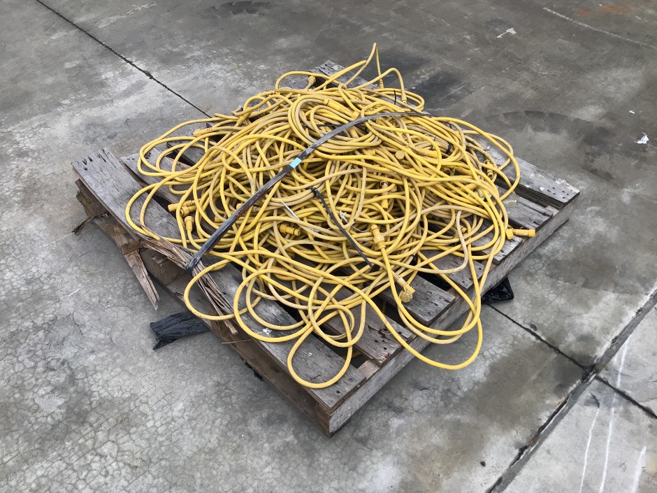 <p>Quantity Of Various Length Electrical Cables.</p>