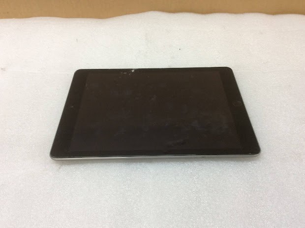 Apple iPad 5 (A1822) Tablet 32GB