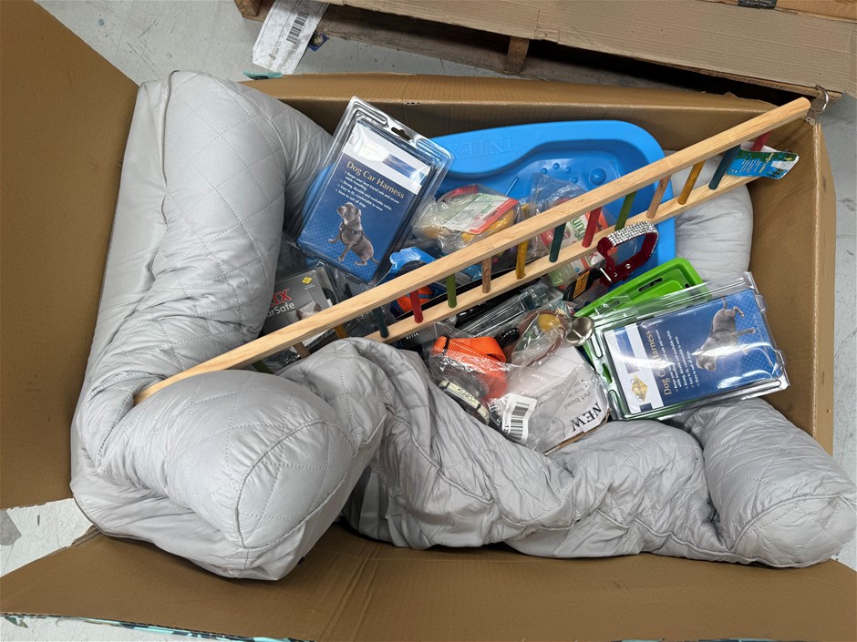 Assorted Box of Pet Items incl: Bedding, Harnesses and more. NB: Items may