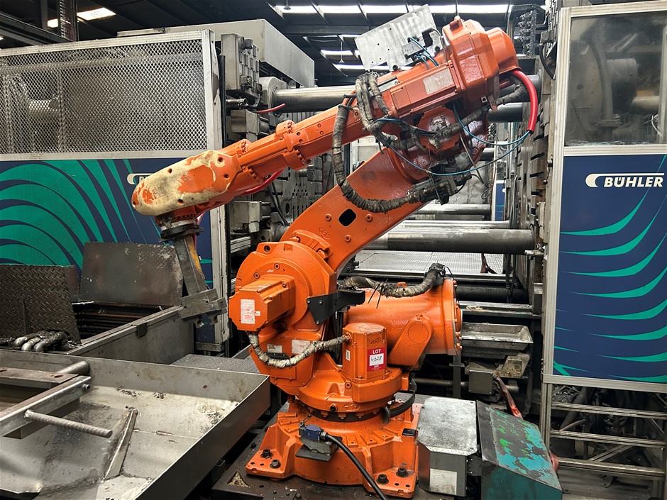 2010 ABB IRC5 M2004 Robot