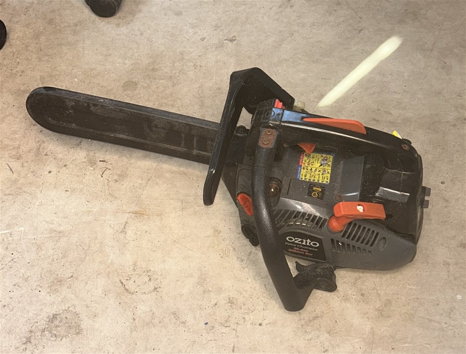 OZITO Petrol Chainsaw
