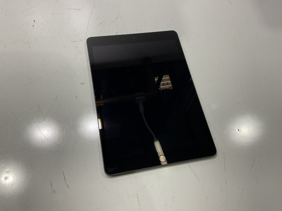<p>APPLE IPAD 6TH GEN A1893</p>