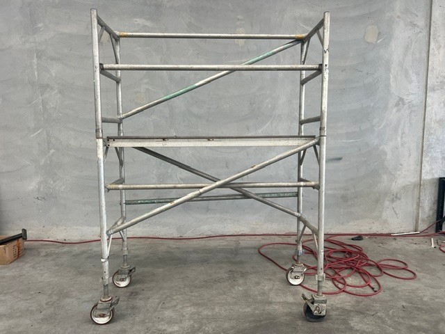 Aluminium Mobile Foldable Scaffolding Tower On Castor Wheels