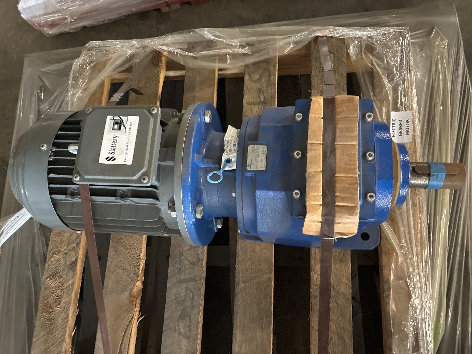 <p>Lenze Electric Geared Motor</p>