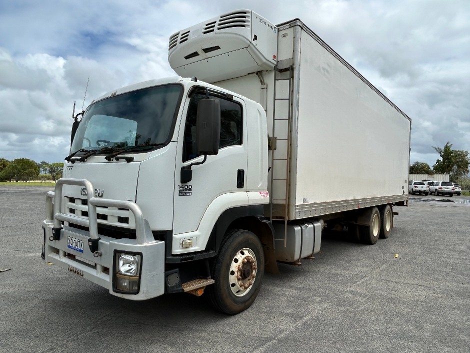 <p>2008 Isuzu FVY 295 1400 6x4 Refrigerated Pantech</p>