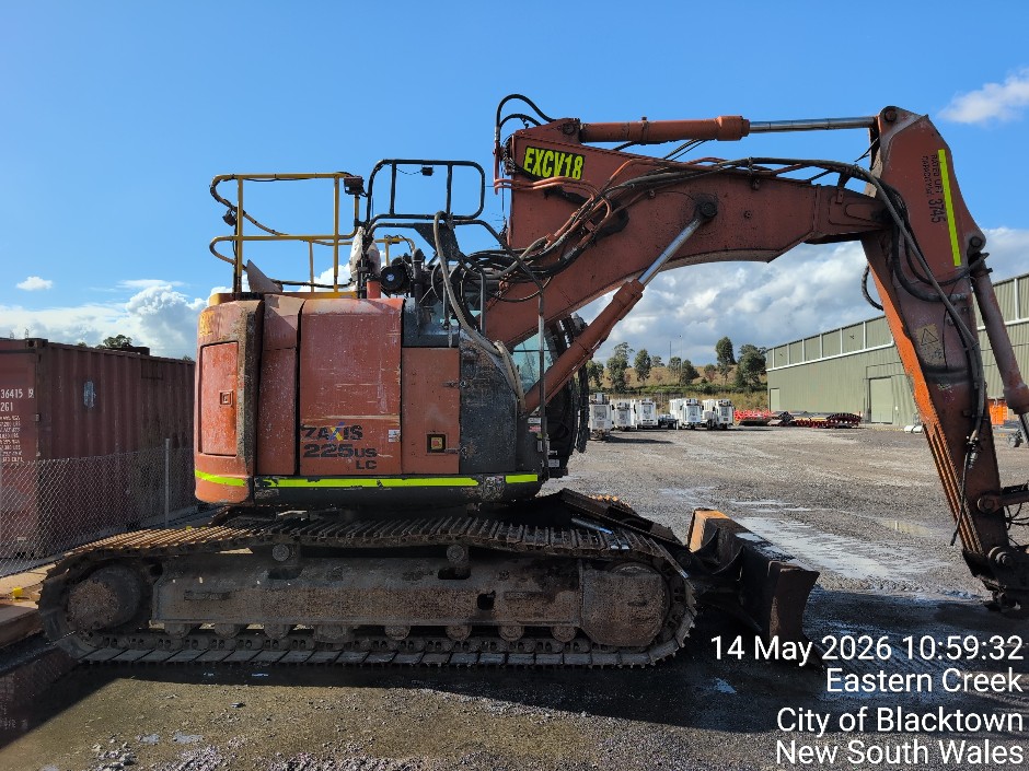 <p>2017 Hitachi ZX225USLC-5-DB Excavator (Site ID: EXCV18)</p>