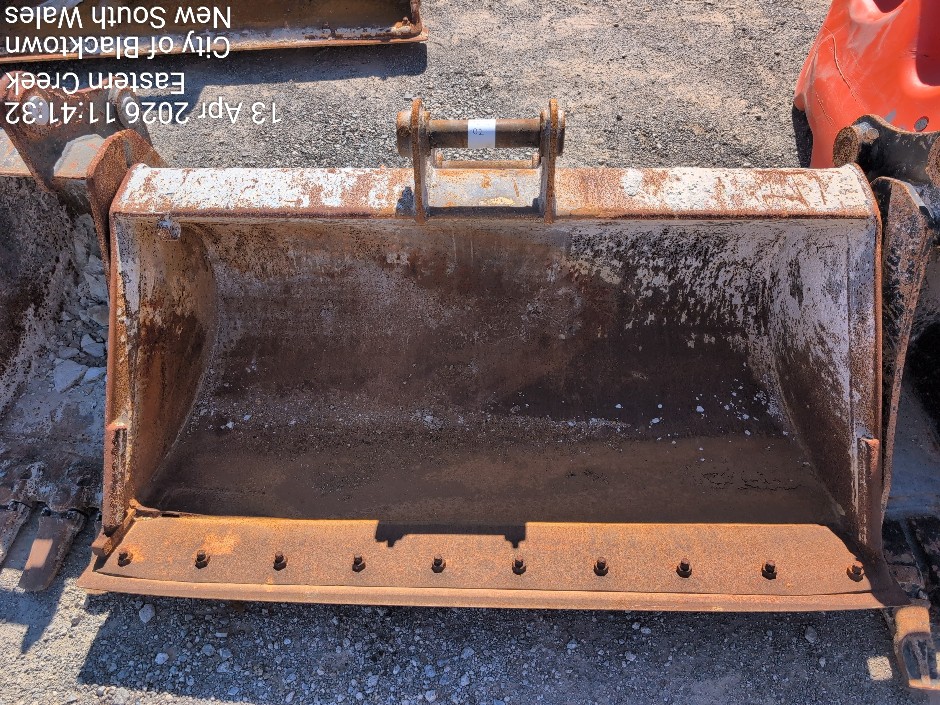 <p>EXCAVATOR BUCKET (Site ID: 95.02)</p>