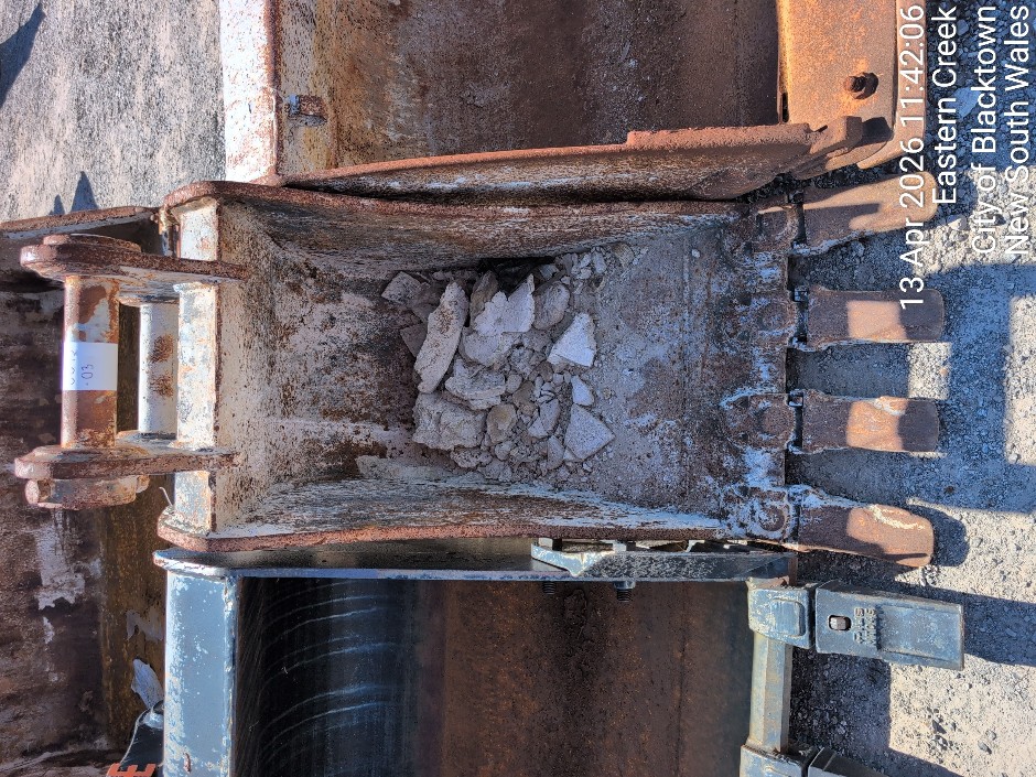 <p>EXCAVATOR BUCKET (Site ID: 95.03)</p>