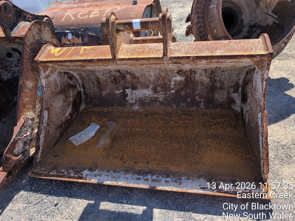 <p>EXCAVATOR BUCKET (Site ID: 95.15)</p>