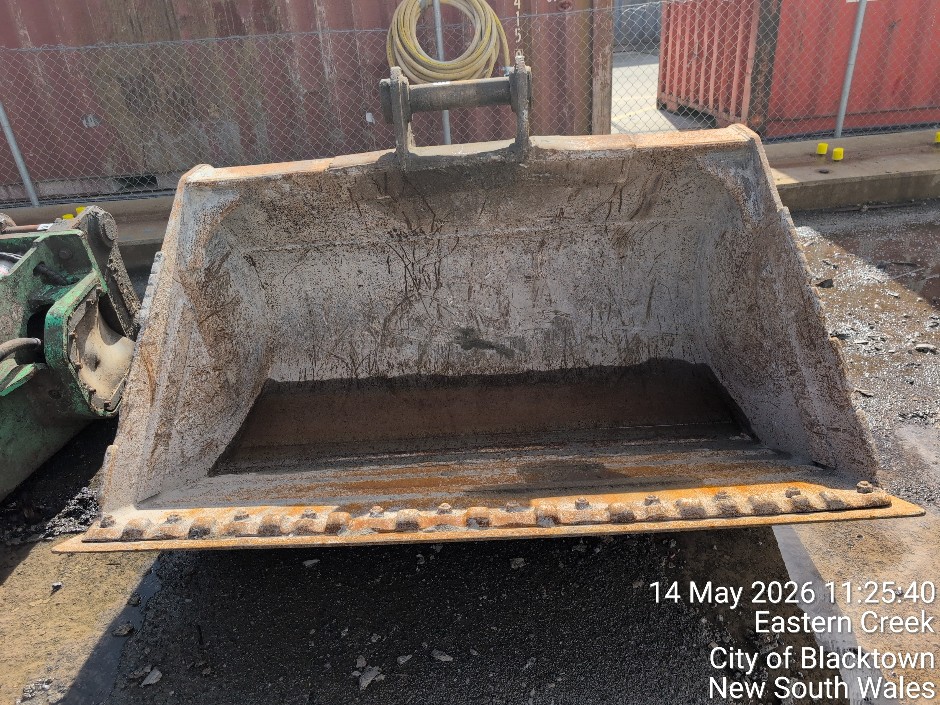 EXCAVATOR BUCKET (Site ID: 185)
