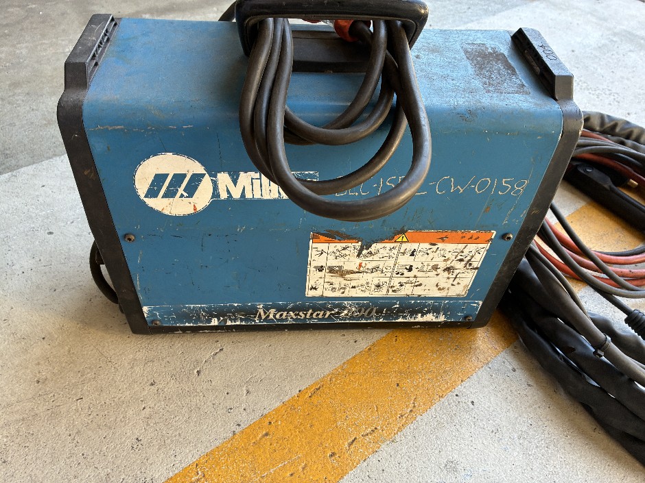 <p>Miller Electric Maxstar 200 Portable Inverter Welding Power Source  - Bi