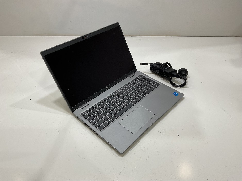 <p>DELL LATITUDE 5520</p>