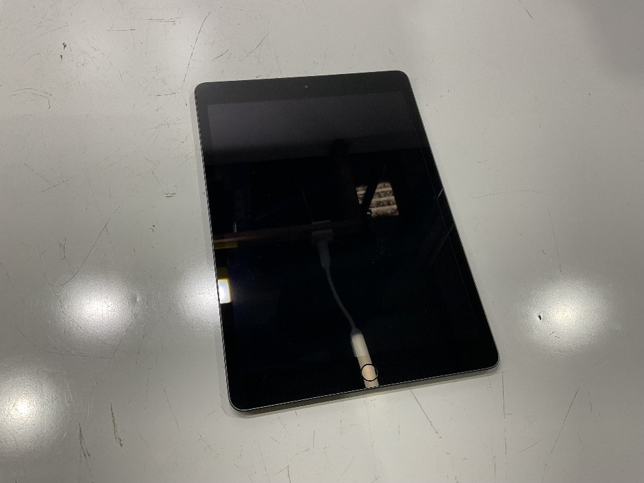 <p>APPLE IPAD 7TH GEN A2197</p>