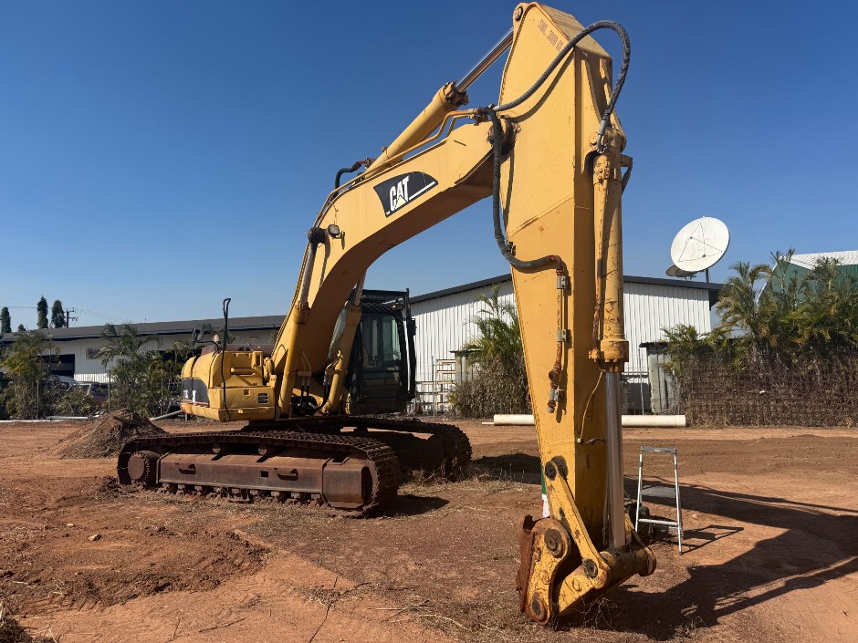 2004 Caterpillar 330C L