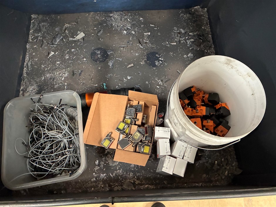 Actuatior Cables and Photoelectric and inductive sensors