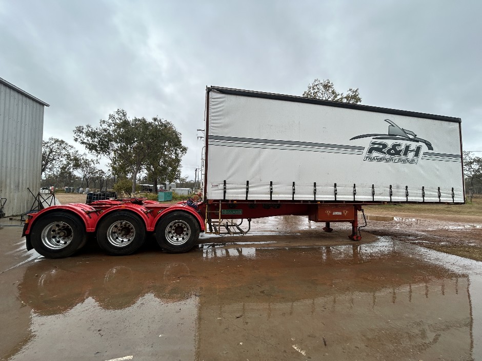 <p>2005 Haulmark 3ST37 A Trailer</p>