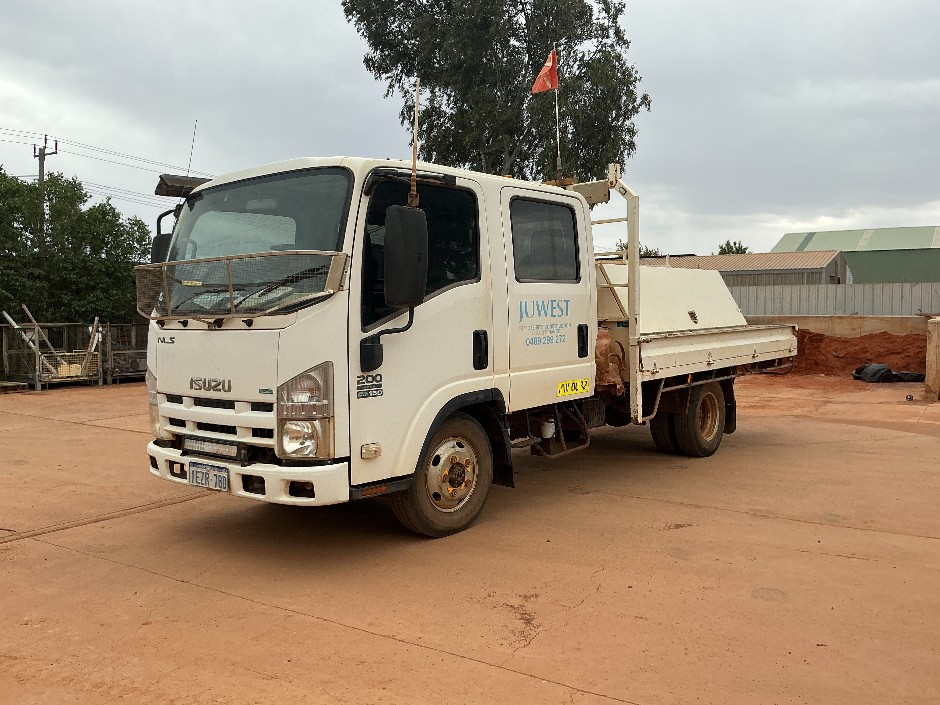 2014 Isuzu NLR85 (NLS 200)   4x2 Tray Truck