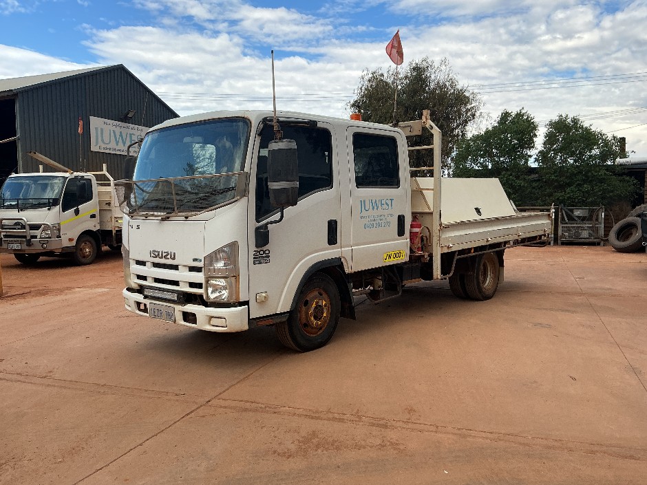 2013 Isuzu NLR85 (NLS 200)   4x2 Tray Truck