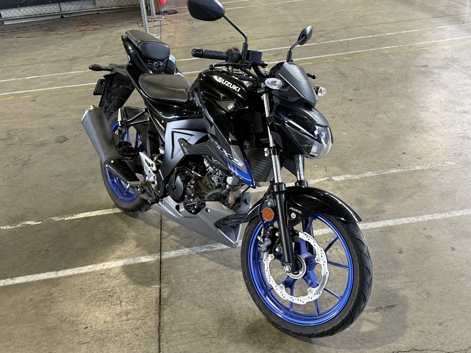 <p>SUZUKI GSX</p>