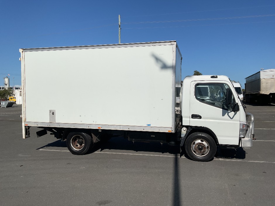 <p>2007 Mitsubishi Fuso L7/800 Canter Pantech (WOVR-INSPECTED / REPAIRABLE)