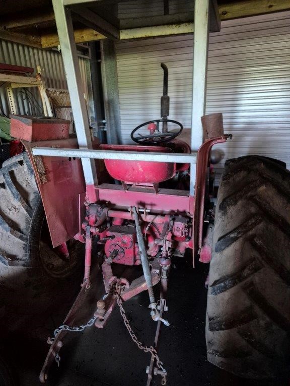 Unreserved Older Tractors and Forklift