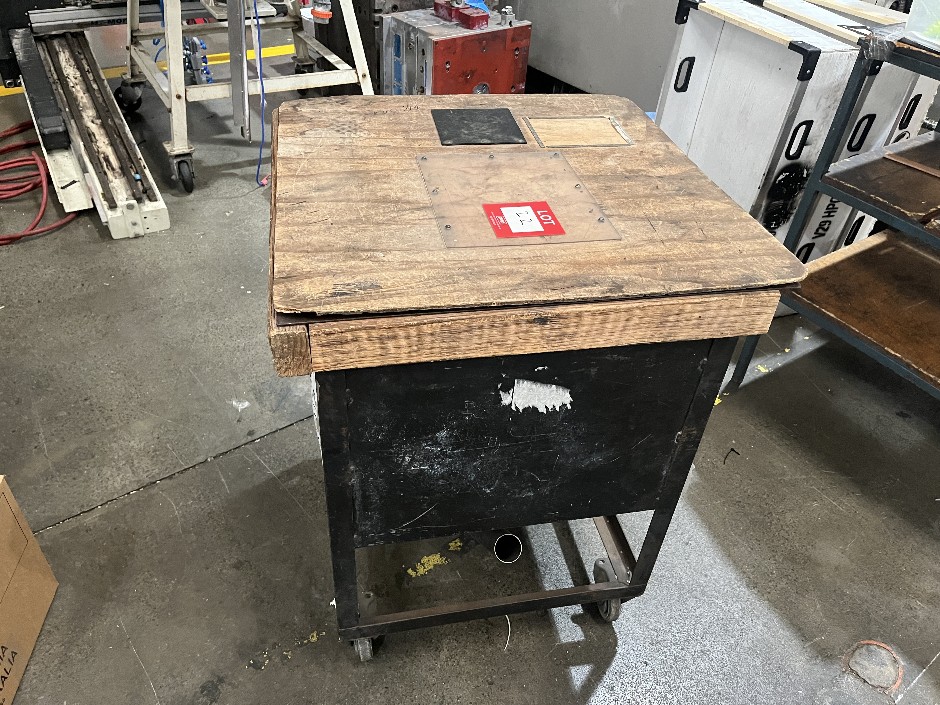 <p>Mobile IndustrialBin/Trolley</p>