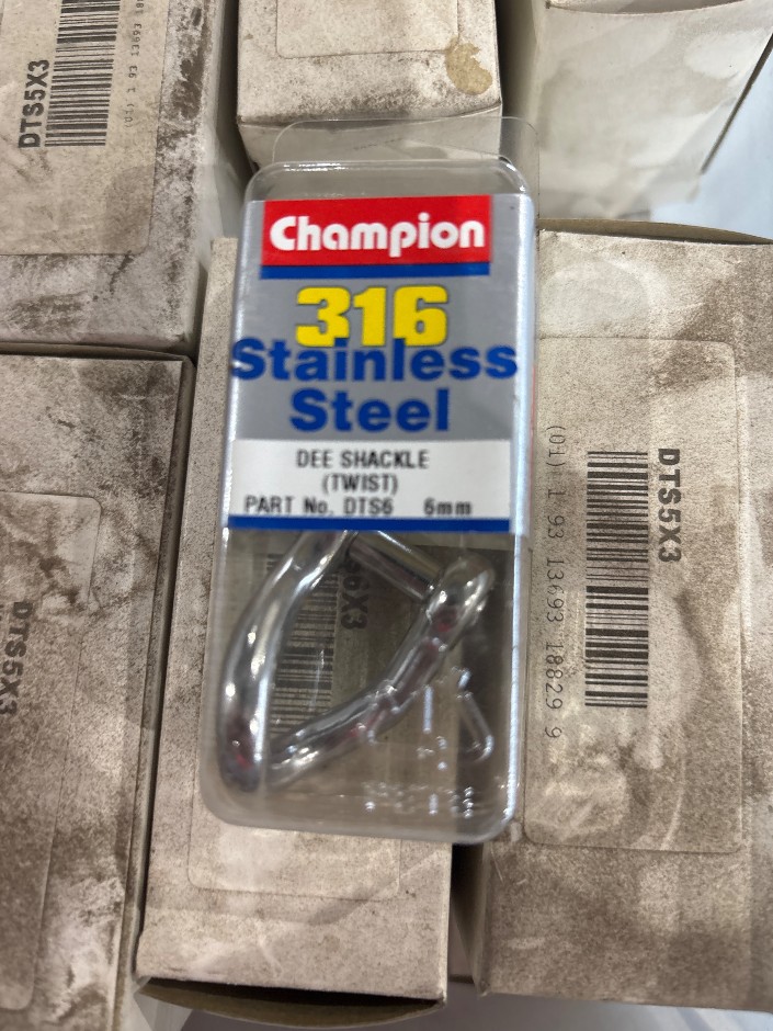 Quantity Of Champion Dee Shackle (Twist)