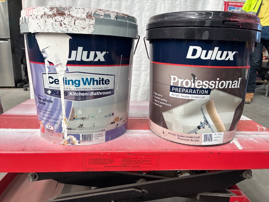 2 x Tubs 15lt Assorted Paint