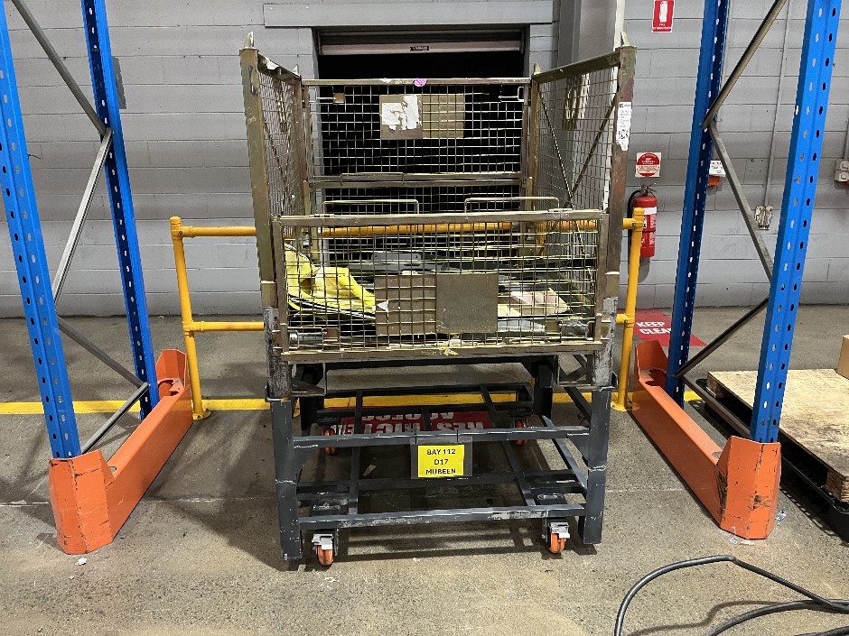 <p>Mobile Steel Storage Cage</p>