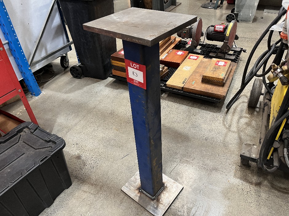 <p>Steel Bench Grinder Stand (1020mm H)</p>