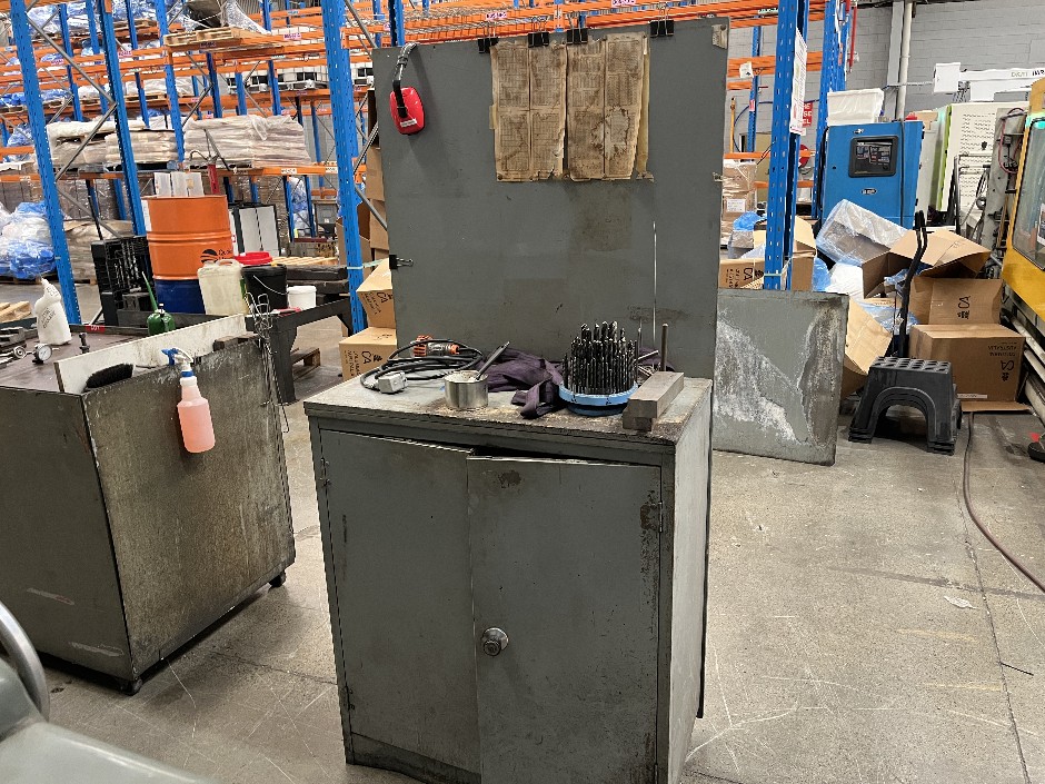 <p>2 Door Storage Cabinet Including Large Qty of Drill Bits and Sundry Item