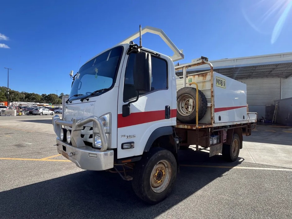 2017 Isuzu    4x2 Service Truck