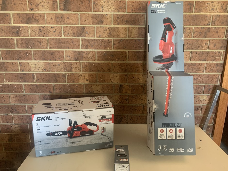 Skil Garden Tools, 1 x Hedge Trimmer Kit and 1 x 35cm Chain Saw