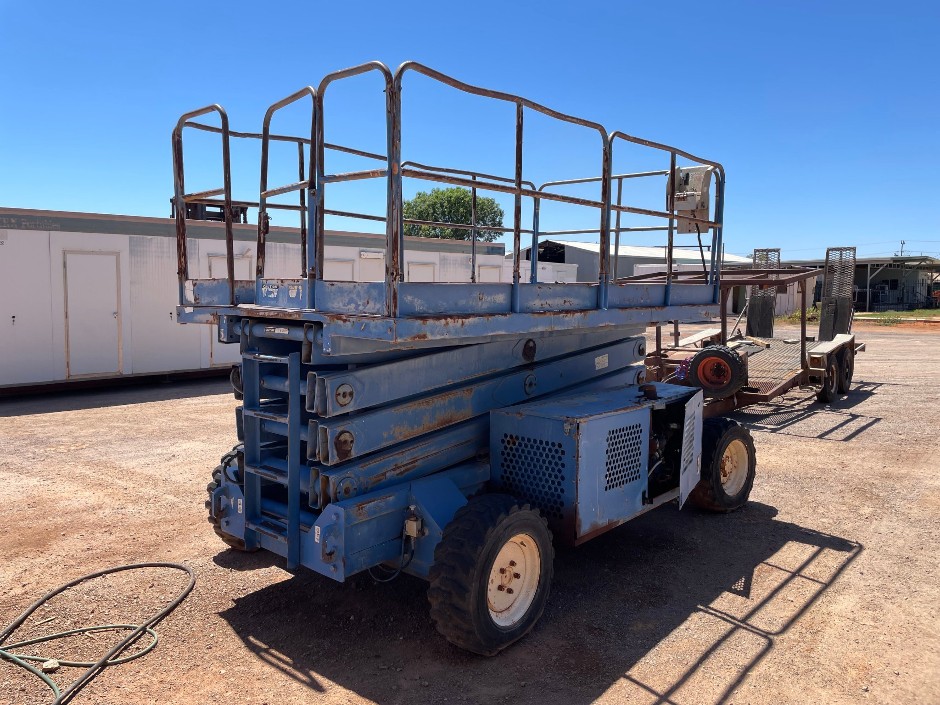 1996 Upright LX41 4WD Scissor Lift