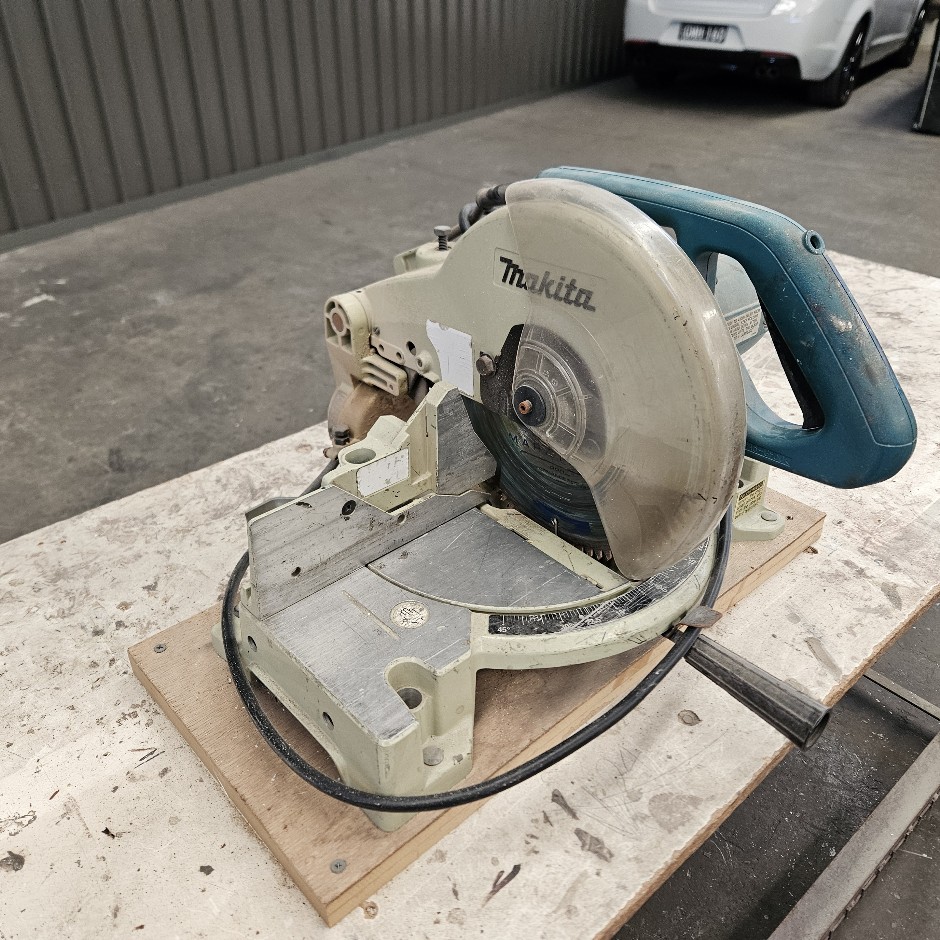<p>Makita LS1040 Saw Compound Mitre - 255mm</p>