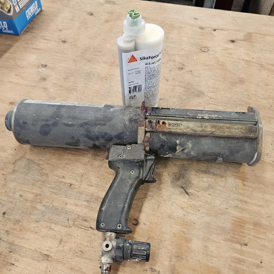 <p>Sulzer Mixpac DP 400 - 85 Pneumatic Cartridge Gun</p>