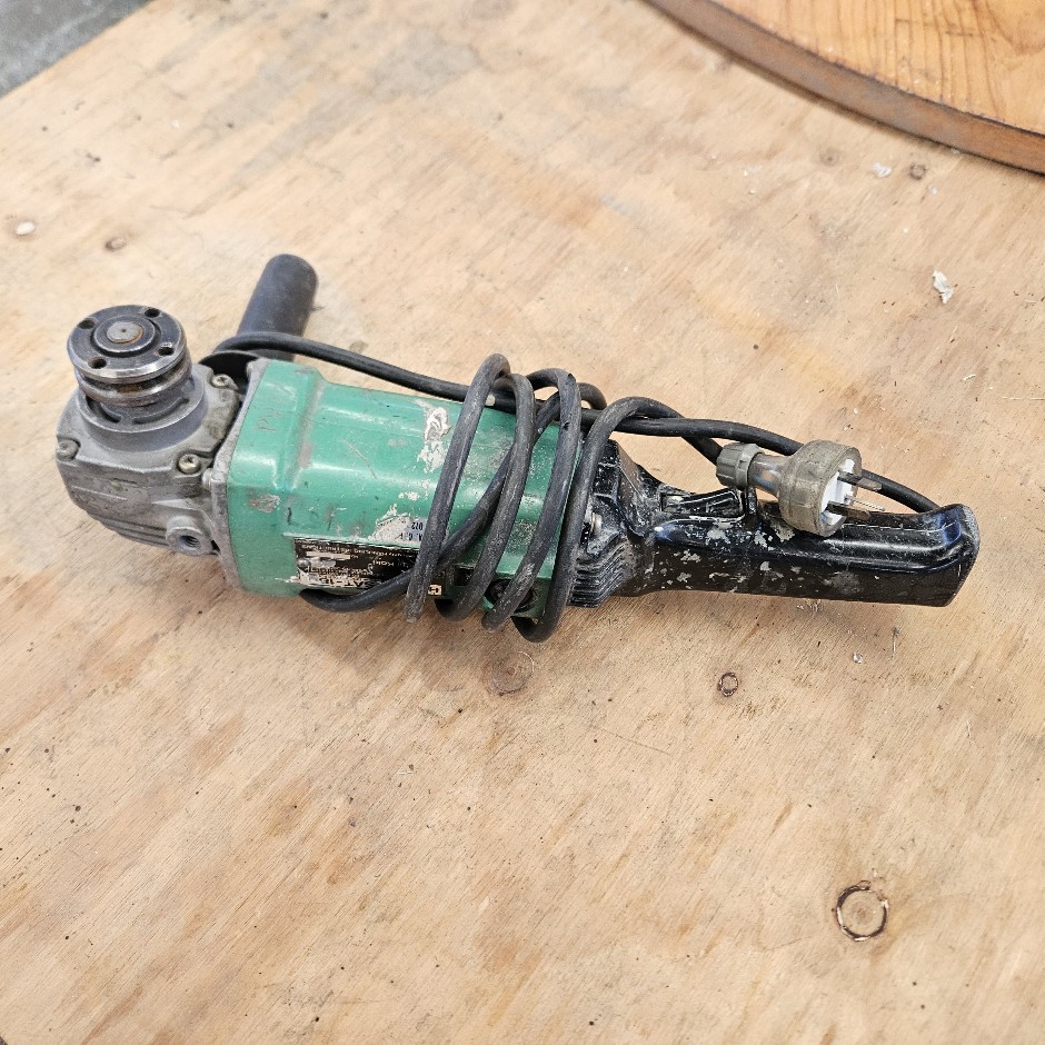 <p>Hitachi SAT-180 is a 7-inch (180mm)</p>