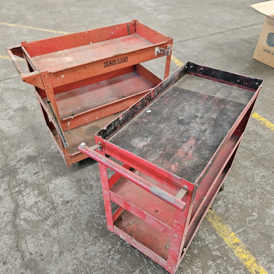 <p>3 Tier Red Trolley Mobile Mechanic Tool Cart</p>